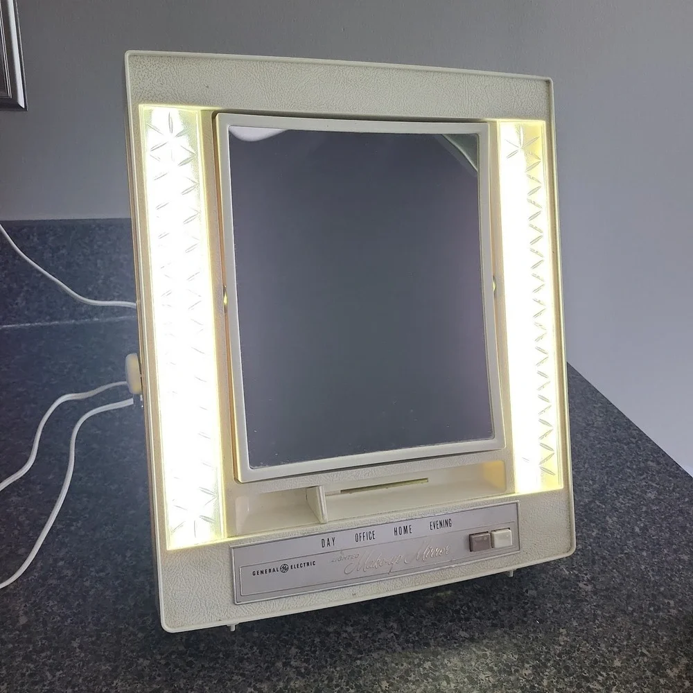 Vintage GE Lighted Makeup Mirror Model B21M-1 Lighted Vanity Mirror 4 Settings
